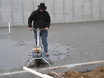 Using the trowelling machine