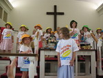 Kids singing