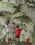 The kids examining the details of the rocks